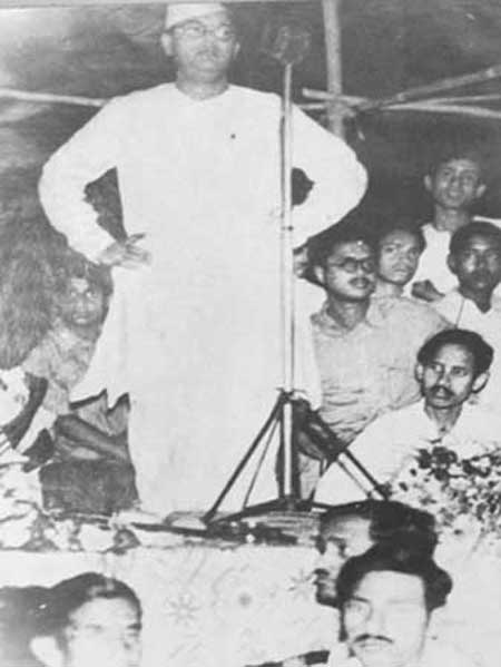 Subhas Chandra Basu, addressing a public gathering in 1939.jpg